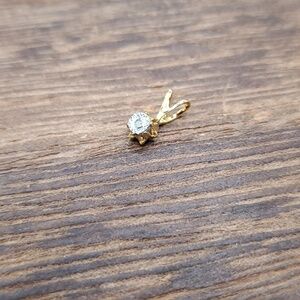 Authentic diamond chip clawfoot dainty pendant estate